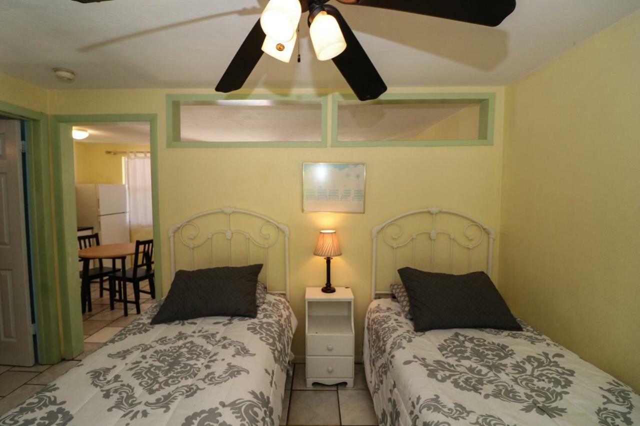 Grove City Motel Енґлвуд Екстер'єр фото