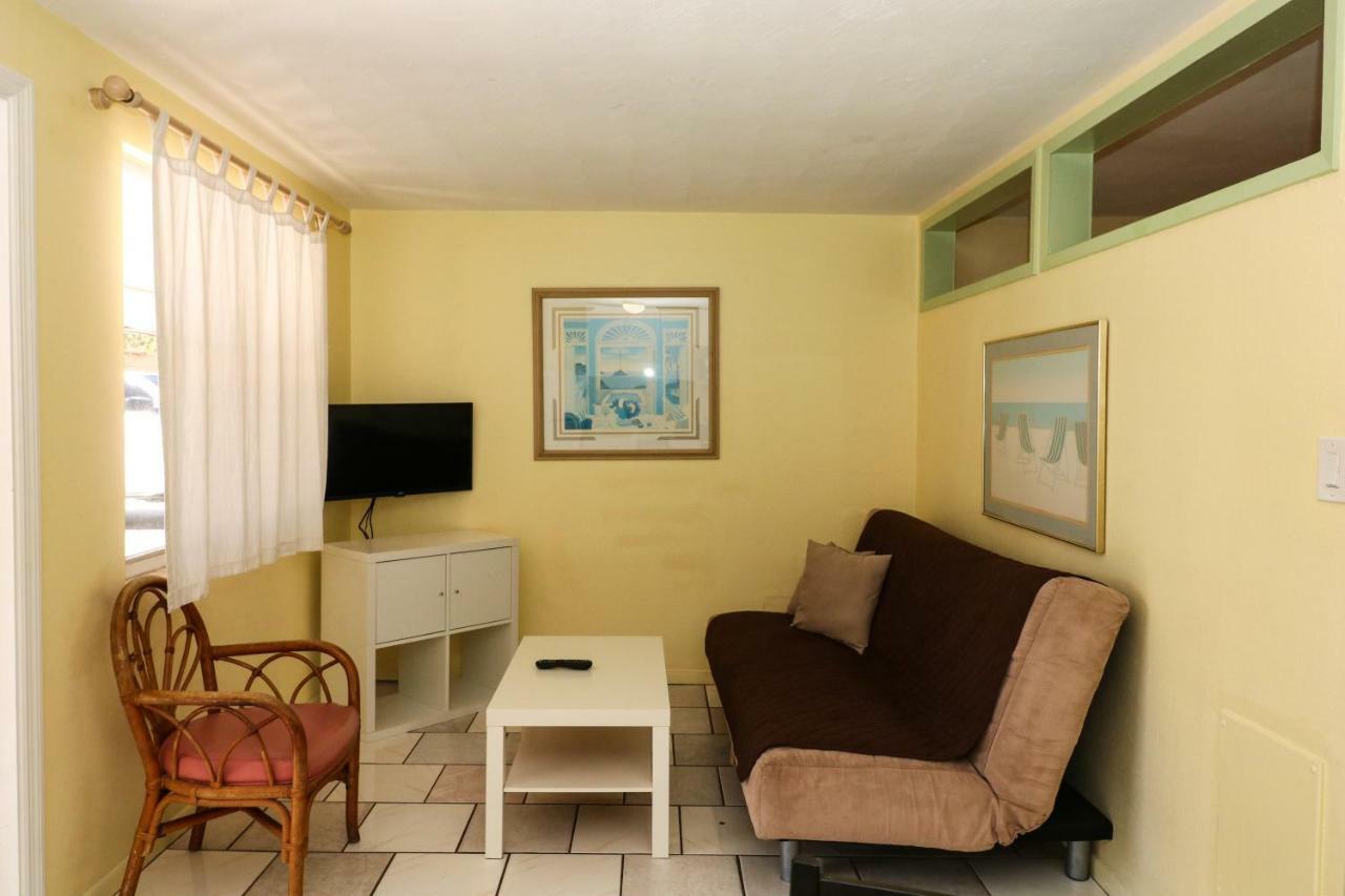 Grove City Motel Енґлвуд Екстер'єр фото